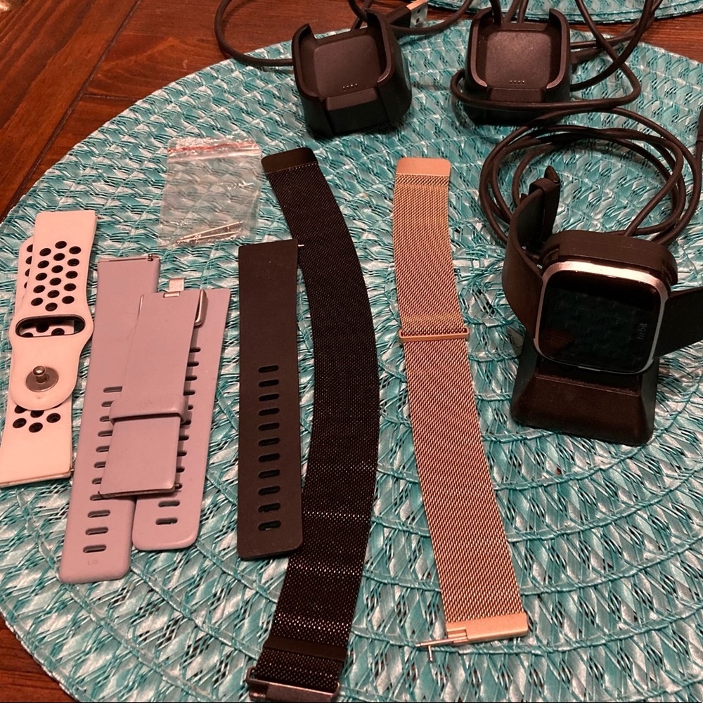 Fitbit Versa w/accessories